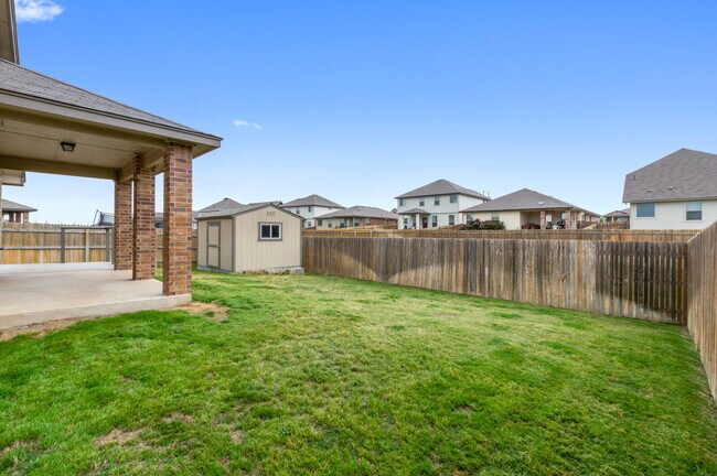 Building Photo - 1328 Blue Leaf Dr