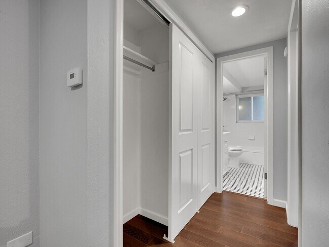 Building Photo - $1,625 - 1 Bed 1 Bath Condo Available Near...