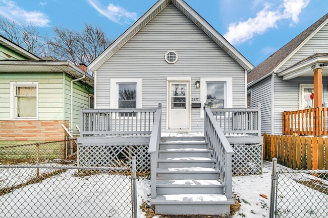 Building Photo - 5527 Alice Ave