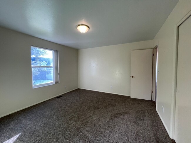 Building Photo - Spacious House on the Northeast Bench in Orem