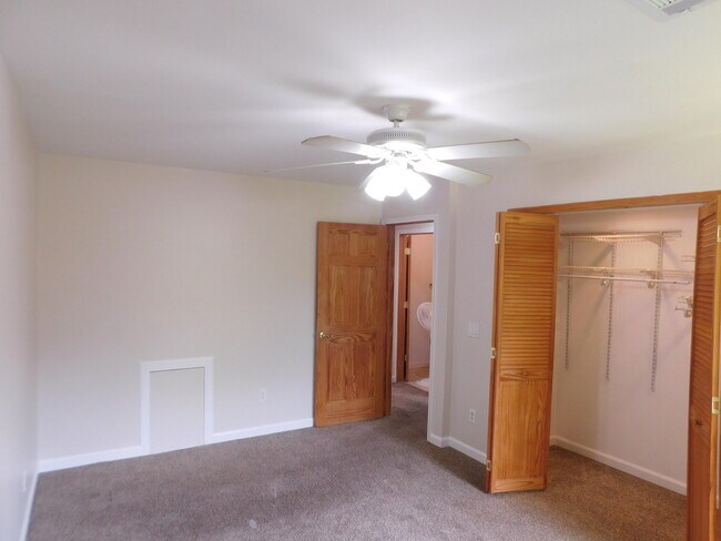 Building Photo - 32005 W 12 Mile Rd