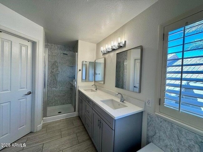 Building Photo - 1405 E Goldenrod St