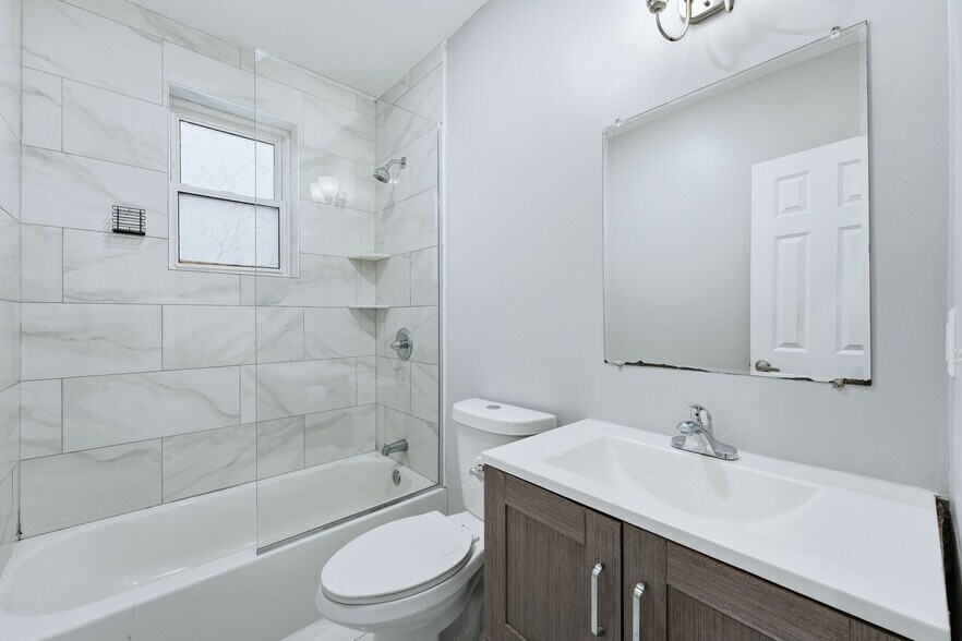 Building Photo - 913 S 18th St