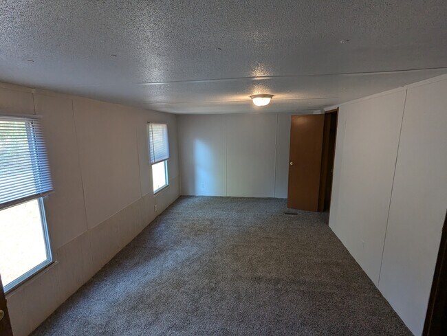 Building Photo - 123 Ransdell Ln