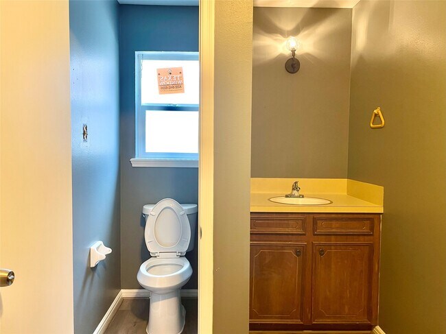 Building Photo - 9626 Hearthwood Dr