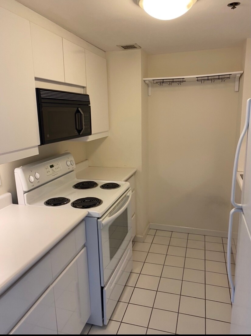 Building Photo - 170 Tremont St