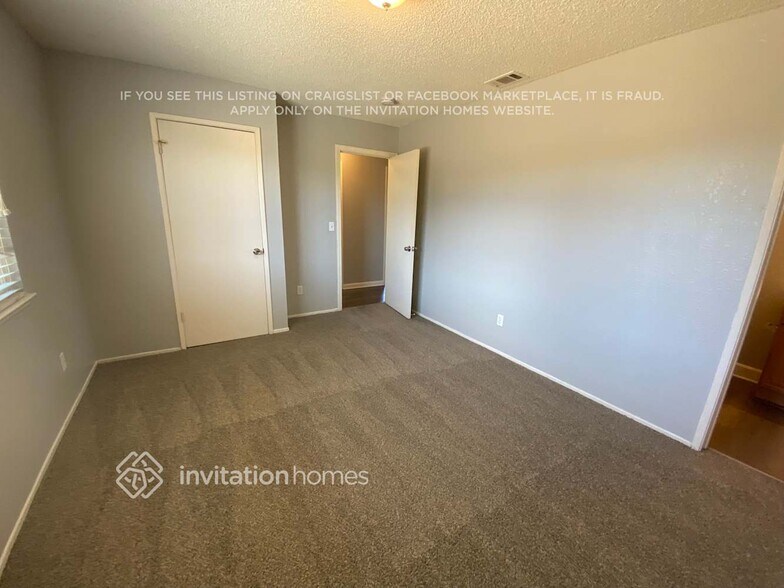 Building Photo - 2159 Greenfield Dr