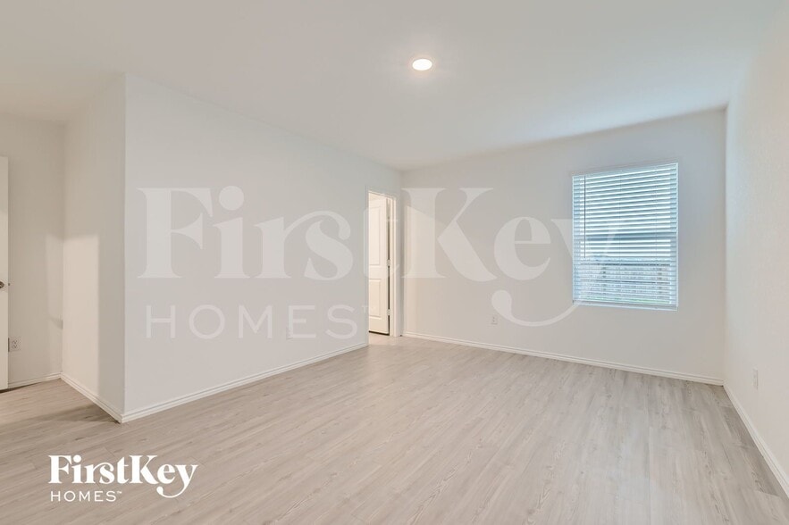 Building Photo - 3945 Far Horizon