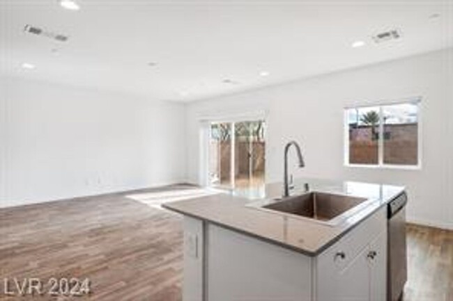 Building Photo - Gorgeous Modern 4 Bedroom Home in Gated Co...