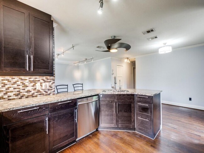 Building Photo - 9520 Ash Creek Dr