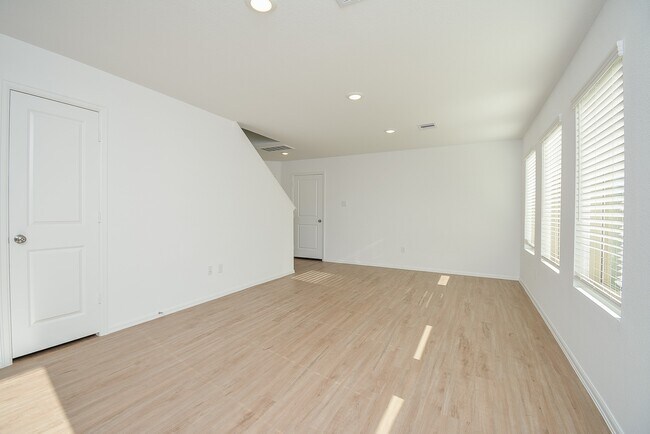 Building Photo - 26811 Urraca Dr