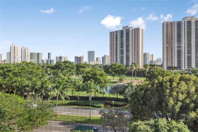 Building Photo - 20500 W Country Club Dr