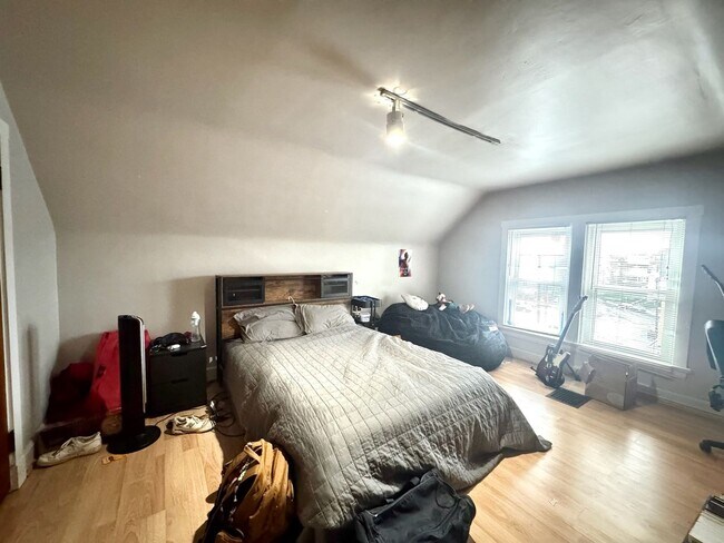 Building Photo - 2430 Fairview Ave