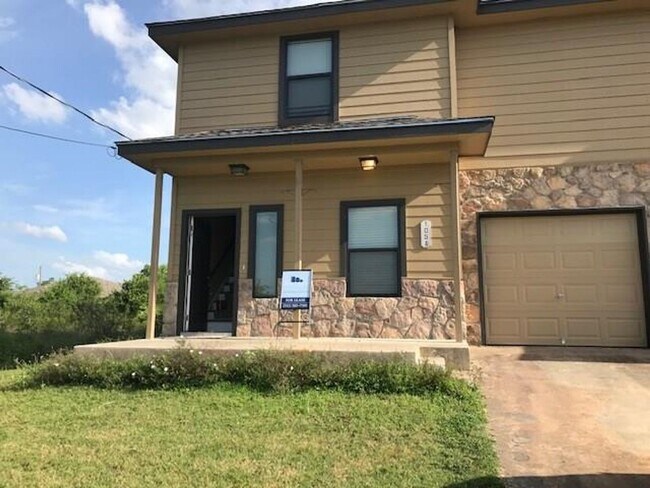 Primary Photo - 105 Homonu Ct