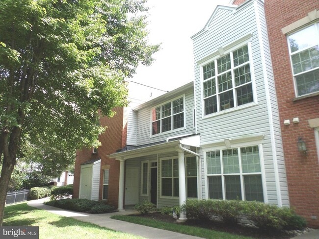 Building Photo - 10808 Warfield Pl