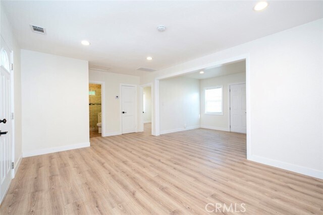 Building Photo - 7912 Vineland Ave