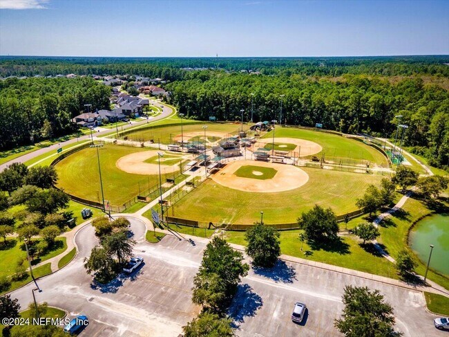 Building Photo - 215 Richmond Dr