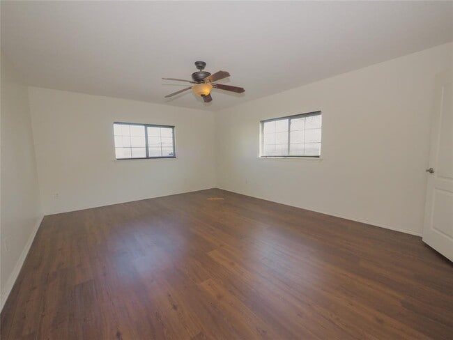 Building Photo - 4604 Woodstock Dr