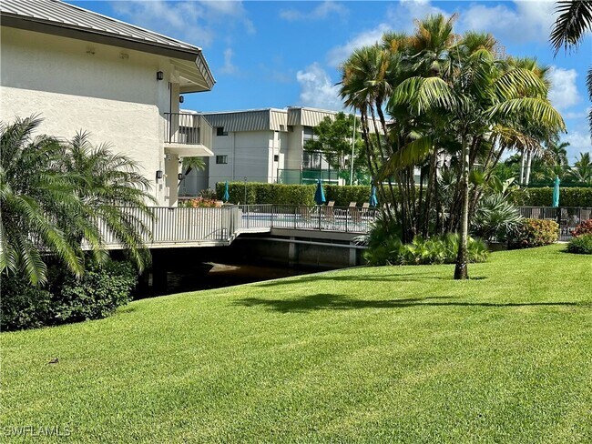 Building Photo - 788 Park Shore Dr