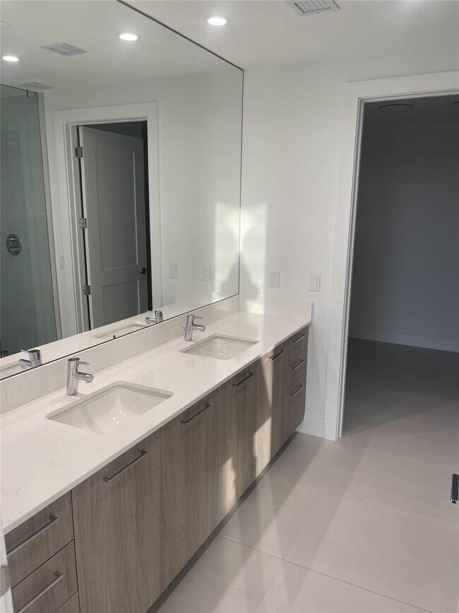 Building Photo - 153 Seabreeze Blvd