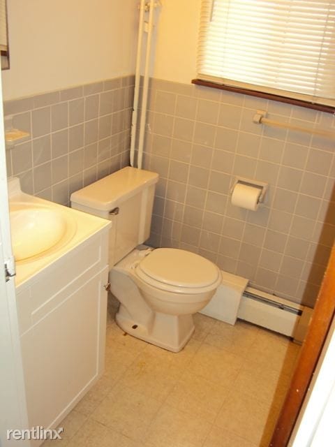Building Photo - 2 br, 1 bath Apartment - 224 Harry L Dr TLC