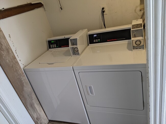 On Site Laundry room - 123 Walnut St