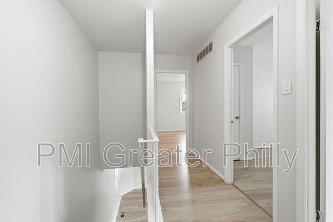 Building Photo - 1523 W Cheltenham Ave
