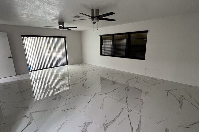 Building Photo - 1837 Seafan Cir