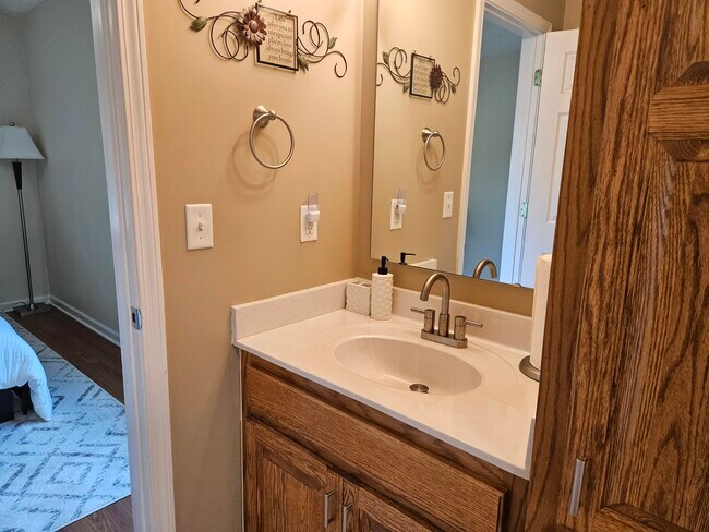 Building Photo - 2947 Sylvan Way