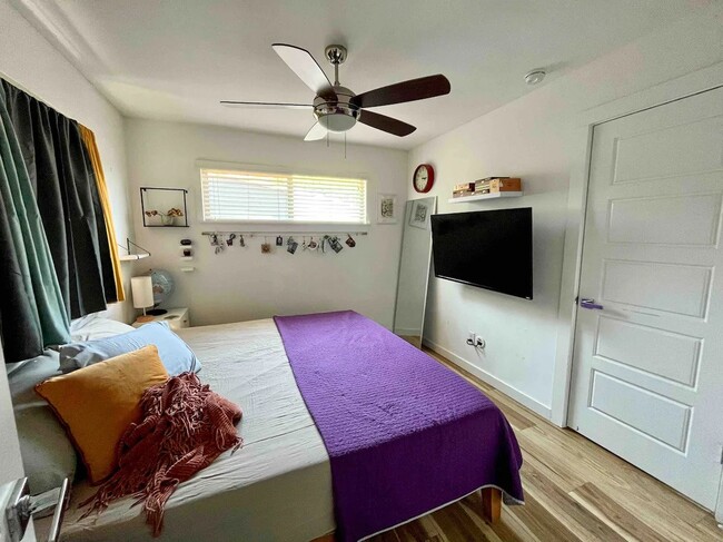 Building Photo - "Charming 2-Bed, 1.5-Bath Condo with Grani...