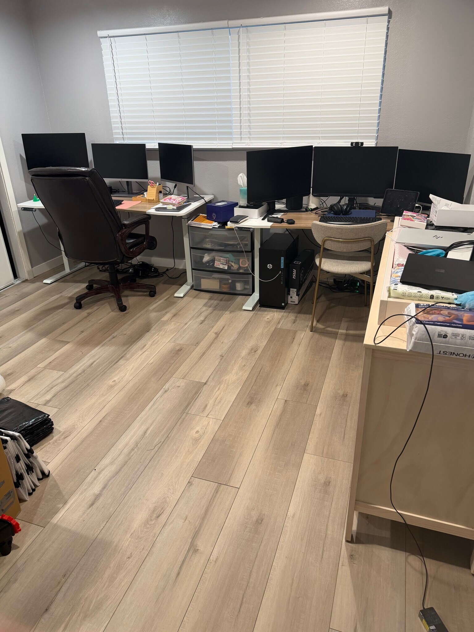 Building Photo - 429 E Providencia Ave