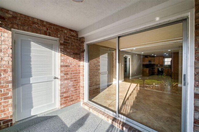 Building Photo - 4388 Lake Underhill Rd