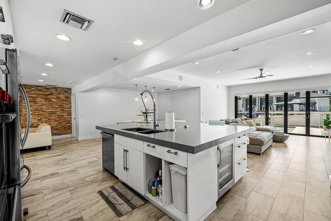 Building Photo - 740 NE 36th St