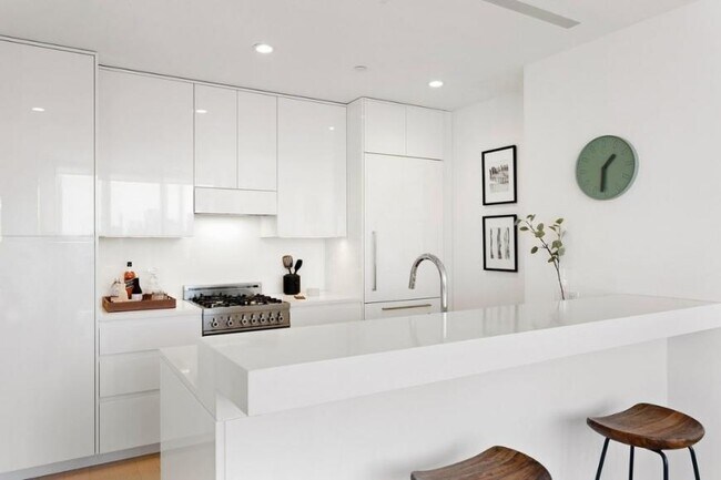 Building Photo - 1 bedroom in Long Island City NY 11101
