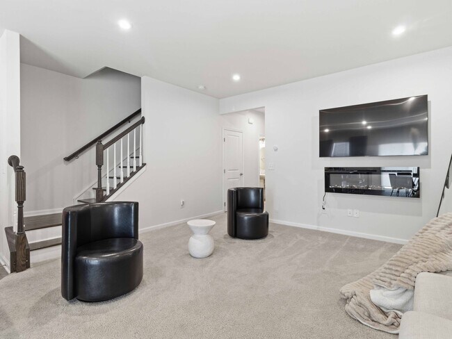 Building Photo - 434 Triple Crown Way