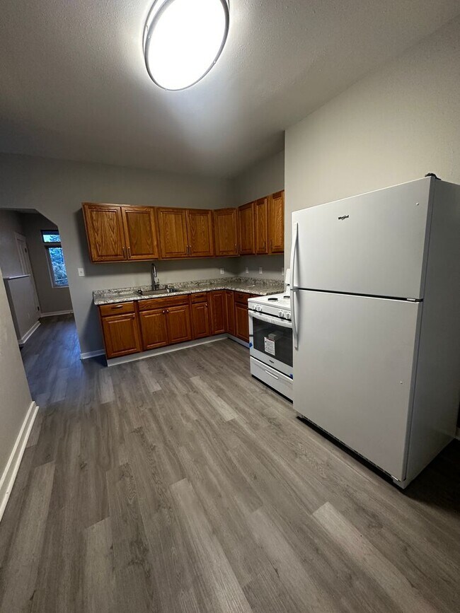 Building Photo - 117-119 Copperfield Ave