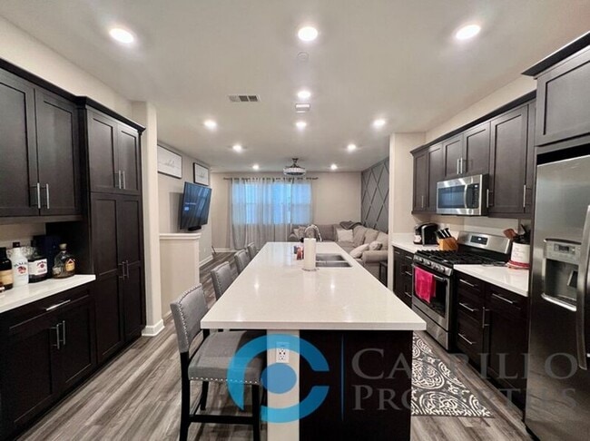 Building Photo - 1840 Mint Ter