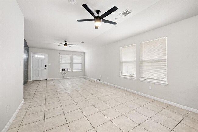 Building Photo - 202 Low Bramble Dr