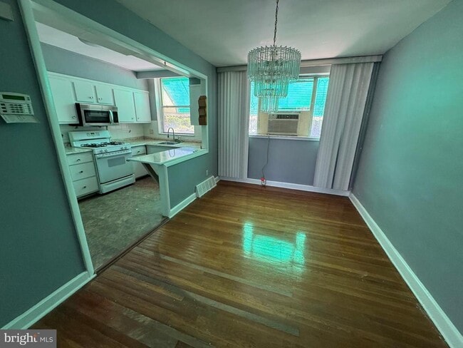 Building Photo - 6738 Grovers Ave