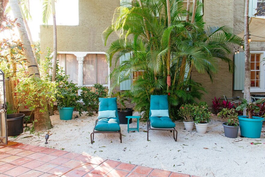 Building Photo - 521 28th St