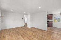 Building Photo - 725 Washington Heights Rd