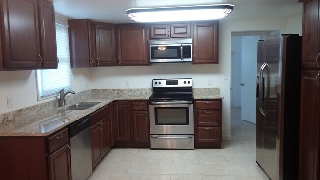 Building Photo - For Rent – 4 Bedroom Single Family Home in Pinellas Park, FL