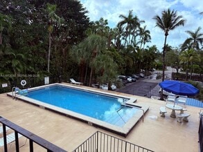 Building Photo - 2539 S Bayshore Dr