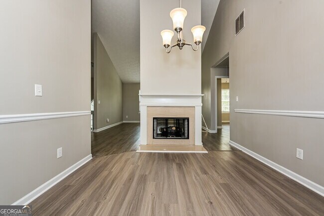 Building Photo - 342 Summit View Dr
