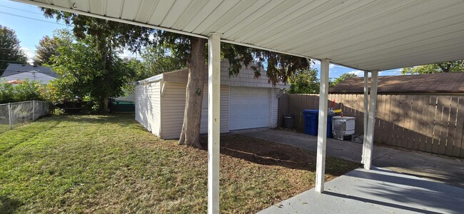 Building Photo - 4924 Hipp St