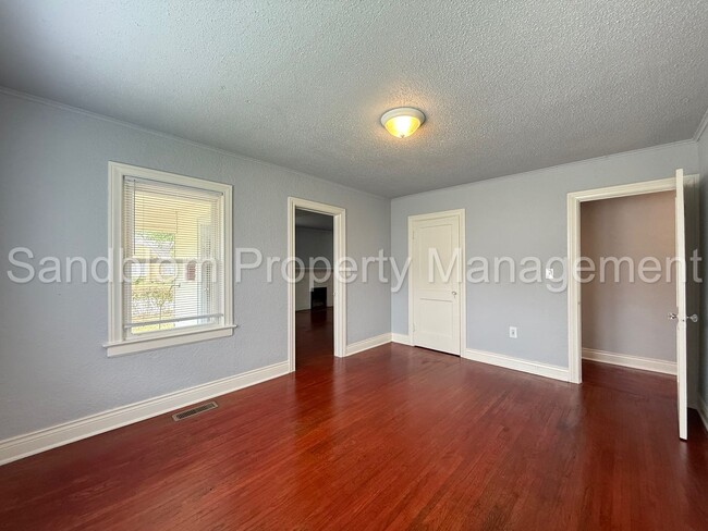 Building Photo - For Lease | University of Tulsa | 2 bed, 1...