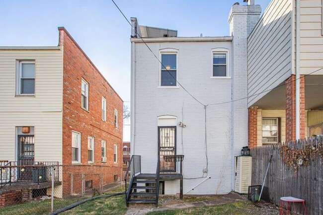 Building Photo - Beautiful Brightwood Park Abode with Solar...