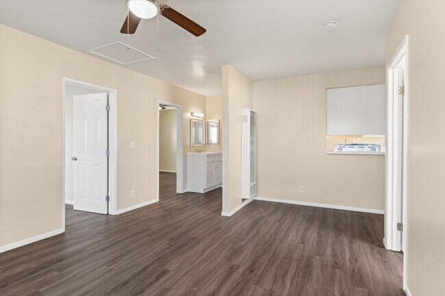Building Photo - 811 Gardenia Avenue
