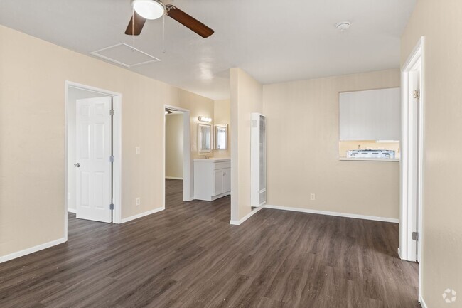Building Photo - 811 Gardenia Ave