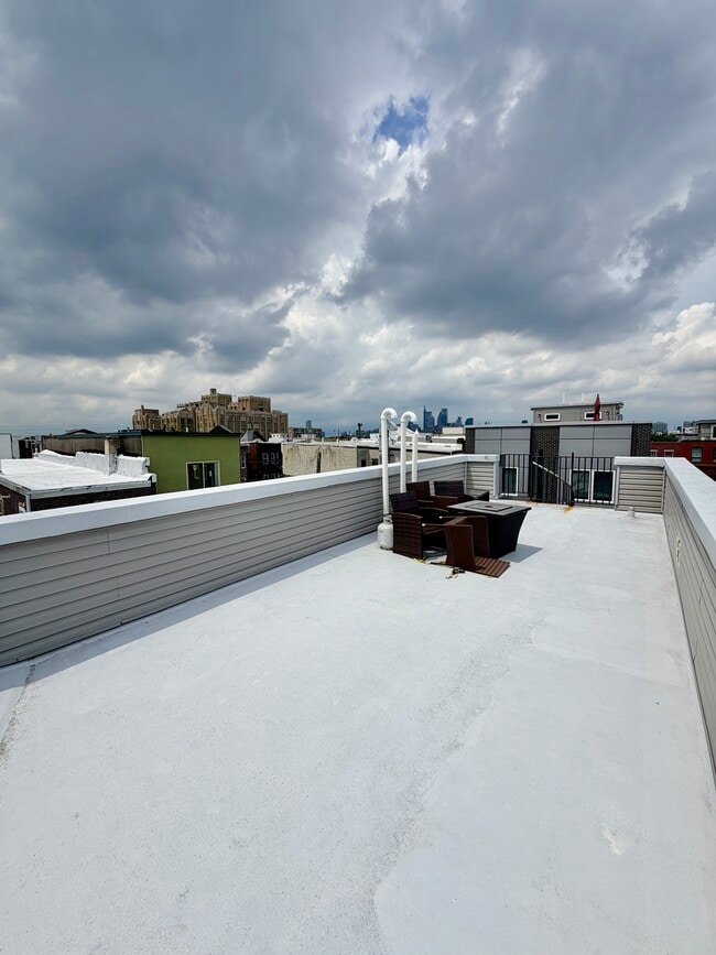 Building Photo - 640 Emily St